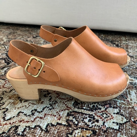 Bryr Shoes - Bryr Suzie Spanish Toe Clog, Mid-Heel